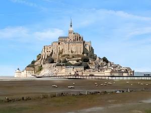 a large building sitting on top of a beach at Maison charmante près de Chanteloup avec terrasse. in Chanteloup