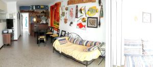 a living room with a couch and a table at Maison familiale à Sainte-Marie in Sainte-Marie-Plage