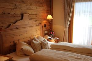 Postel nebo postele na pokoji v ubytování Hotel Neuwirt
