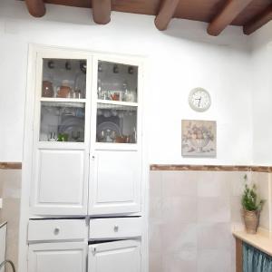 Kuchnia lub aneks kuchenny w obiekcie Charming house with mountain view in Encinasola, fireplace