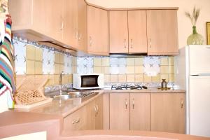 a kitchen with a sink and a microwave at Charming house with mountain view in Siles + Garden in Siles