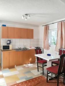 Fotografia z galérie ubytovania Comfortable apartment in Jadranovo - 40 m² - Near the sea v destinácii Jadranovo + 3 fotografie