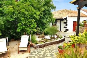 Zahrada ubytování Charming house with shared pool in San Cristóbal de La Laguna