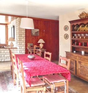 Posezení v ubytování Maison familiale spacieuse près de Carrouges avec jardin
