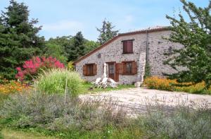 Κήπος έξω από το Maison charmante à Saint-Cirq avec piscine privée