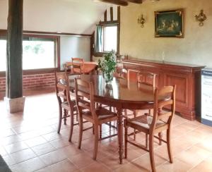 Fotografia z galérie ubytovania Maison familiale avec jardin à Clarbec, 120 m², jeux pour enfants v destinácii Clarbec
