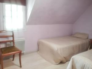 Posteľ alebo postele v izbe v ubytovaní Maison familiale avec jardin à Clarbec, 120 m², jeux pour enfants