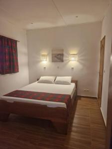 a bedroom with a large bed in a room at cazasamba in Cap Skirring