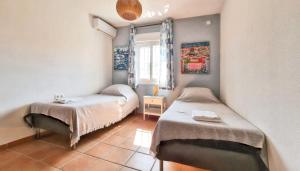 Posteľ alebo postele v izbe v ubytovaní Sunny villa with private pool in Chiclana de la Frontera