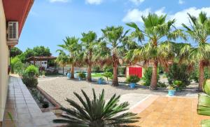 Vonkajšia záhrada v ubytovaní Sunny villa with private pool in Chiclana de la Frontera