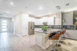 A cozinha ou cozinha compacta de In-Home Arcade, Themed Bedrooms, Resort Lazy River