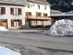 a pile of snow in front of a building at Appartement charmant à Arvieux, 50 m², vue montagne in Arvieux +7 photos