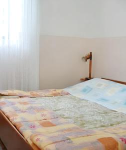 Posteľ alebo postele v izbe v ubytovaní Charming apartment in Kampor with private garden - 28 m²