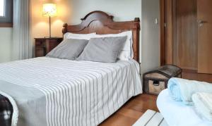 En eller flere senge i et værelse på Charming House in Covelas with Pool and Mountain View + 40 billeder