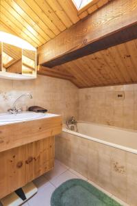 a bathroom with a sink and a bath tub at Chalet chaleureux à Champagny-en-Vanoise avec jacuzzi in Champagny-en-Vanoise