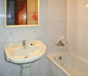 Bilik mandi di Sea View Apartment in Peniche +24 gambar