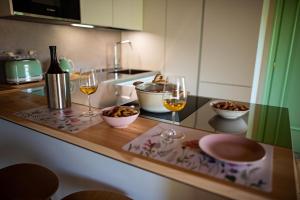 Φαγητό σε αυτό το διαμέρισμα ή κάπου εκεί κοντά