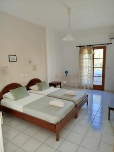 A bed or beds in a room at Relax on Santorini