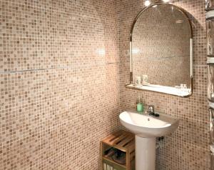 Ένα μπάνιο στο Chic apartment in Tolva, mountain view, 75 m², fireplace +40 φωτογραφίες