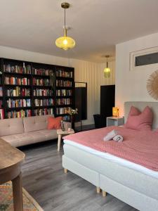 a bedroom with a bed and a living room with bookcases at City-Apartment mit Stil und Charme in bester Lage in Bielefeld