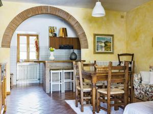 Fotografie z fotogalerie ubytování Charming Apartment in Lisciano Niccone with Shared Pool v destinaci Mercatale