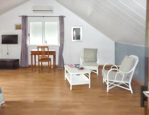 TV a/nebo společenská místnost v ubytování Appartement élégant avec vues panoramiques, Bois-de-Nèfles, 90 m²