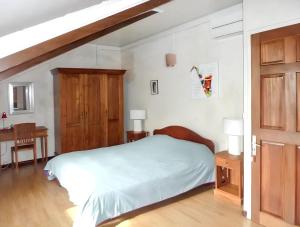 Postel nebo postele na pokoji v ubytování Appartement élégant avec vues panoramiques, Bois-de-Nèfles, 90 m²