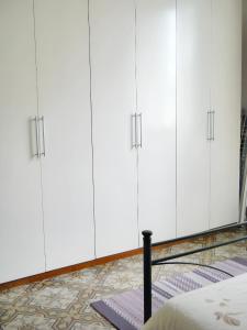 Posteľ alebo postele v izbe v ubytovaní Spacious apartment in Trapani 60 m² with balcony