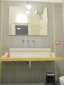 Kúpeľňa v ubytovaní Spacious apartment in Trapani 60 m² with balcony