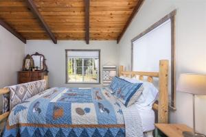 a bedroom with a bed and a wooden ceiling at Cabin at the Forest Edge in Packwood