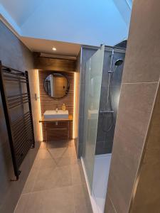 Phòng tắm tại Willow Barn - Nantwich, with Hot Tub