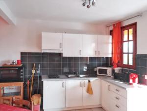 Kuchyň nebo kuchyňský kout v ubytování Appartement moderne avec vue mer à Bouillante, 50 m² + 6 fotografií