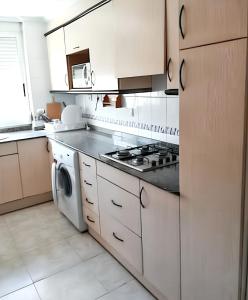 O bucătărie sau chicinetă la Spacious Apartment in Benicàssim with Mountain View