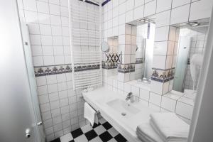 a white bathroom with a sink and a mirror at Landhaus Schulze Osthoff in Warendorf