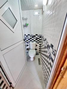 Ένα μπάνιο στο Cozy apartment in Agadir 80 m² with sea view