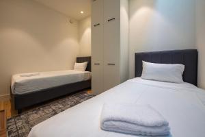 Ένα ή περισσότερα κρεβάτια σε δωμάτιο στο 12, Apartments, 4-6 Pers, Central, Stunning View, Near Supermarket & Public Transport