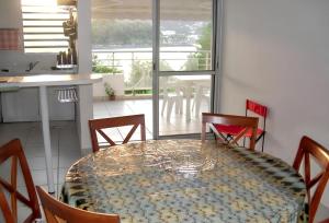 Fotografie z fotogalerie ubytování Appartement face à la mer à La Trinité – 70 m² – Terrasse v destinaci La Trinité + 23 fotografií