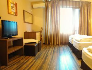 Postel nebo postele na pokoji v ubytování City Blagoevgrad Family Hotel