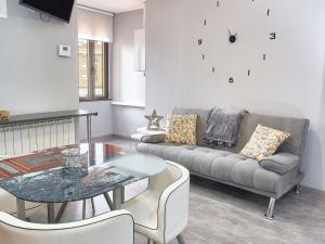 A seating area at Comfortable apartment in León - 55 m² + Balcony