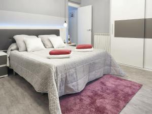 A bed or beds in a room at Comfortable apartment in León - 55 m² + Balcony