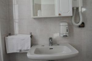 Koupelna v ubytování Hotel Domodossola + 20 fotografií