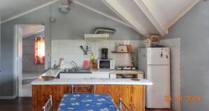 Η κουζίνα ή μικρή κουζίνα στο Studio charmant à Saint Joseph, avec piscine partagée, 40 m²