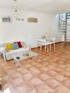 a living room with a couch and a table at Appartement charmant avec jacuzzi à La Ciotat, 48m² in La Ciotat