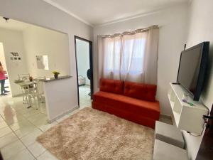 Televisyen dan/atau pusat hiburan di Espaçoso APT 10 de 1 quarto bairro central em Petrolina perto de tudo +13 gambar