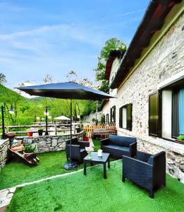 Κήπος έξω από το Charming House in Ogassa, Perfect for 10 Guests +51 φωτογραφίες