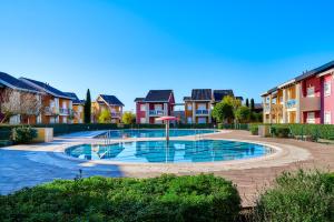 Bazén v ubytování Jesolo Village Beach House - Host Solution nebo v jeho okolí