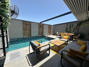 Πισίνα στο ή κοντά στο Kundu Villas Heated Pool Retreat
