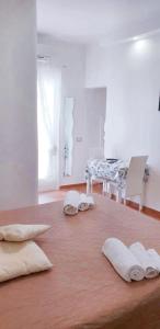 a room with a table and some towels on the floor at Charming apartment in Polignano a Mare with terrace. in Polignano a Mare
