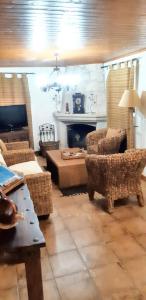 Posezení v ubytování Elegant Villa near Caminha with Private Pool