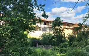 a building in the middle of a yard with trees at Charming House in Villasur de Herreros with Lake View in Villasur de Herreros